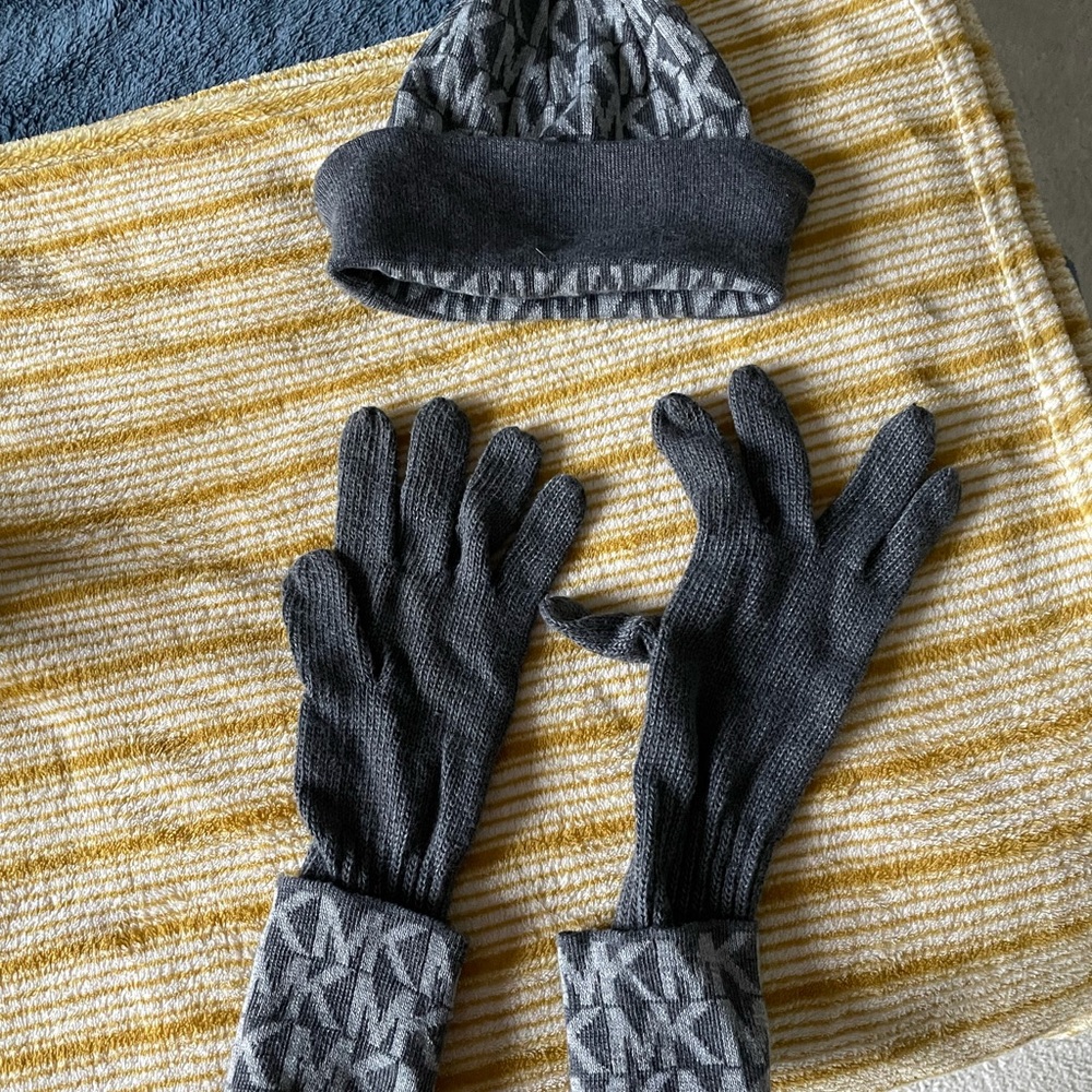 Michael Kors matching gloves and hat